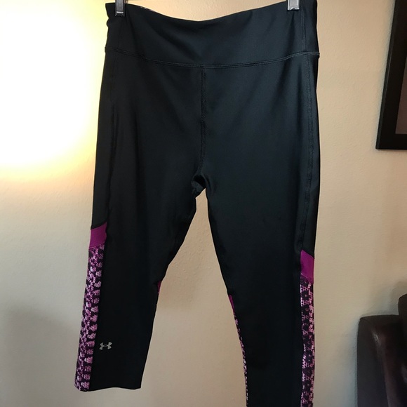Women’s size large compression shorts UnderArmour - Picture 3 of 3